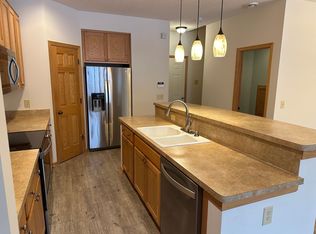 2911 Edison St NE UNIT E, Blaine, MN 55449