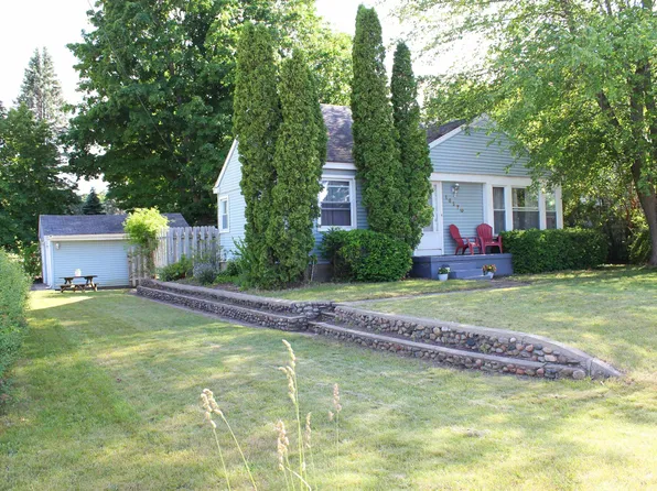 10370 E Cherry Bend Rd, Traverse City, MI 49684