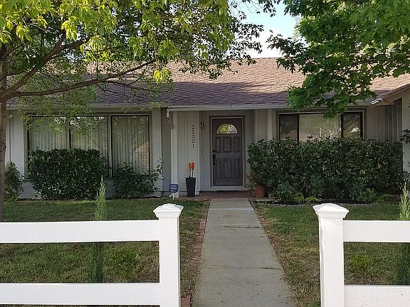 4th image of 22321 Vanowen St