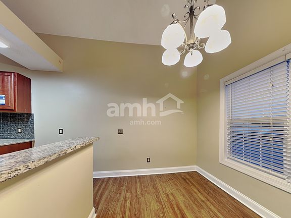 5th image of 1009 Loch Lomond Cir