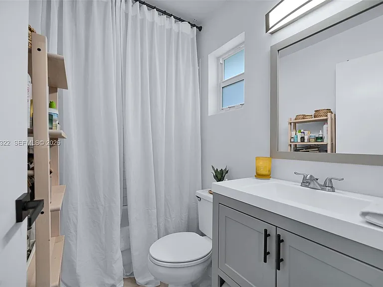 8780 SW 200th Ter — Photo 7