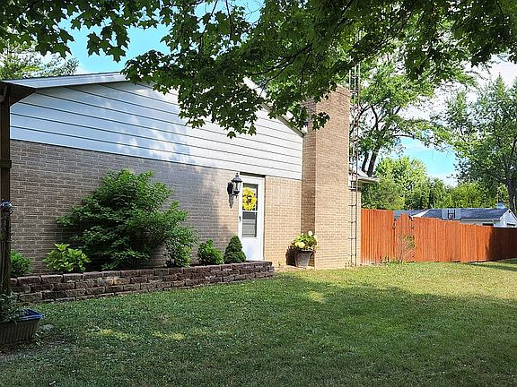 4th image of 1073 Pinecrest Ln