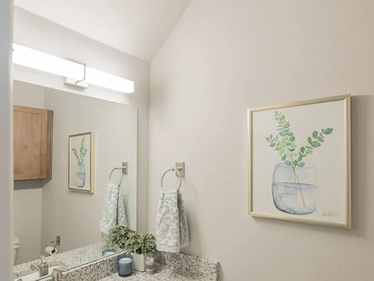 Oak Hill Townhomes: Now Offering First Month FREE! — Photo 7