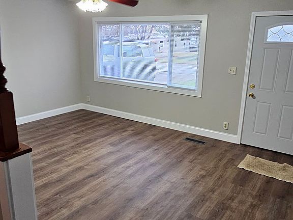 2nd image of 122 Bel Aire Dr