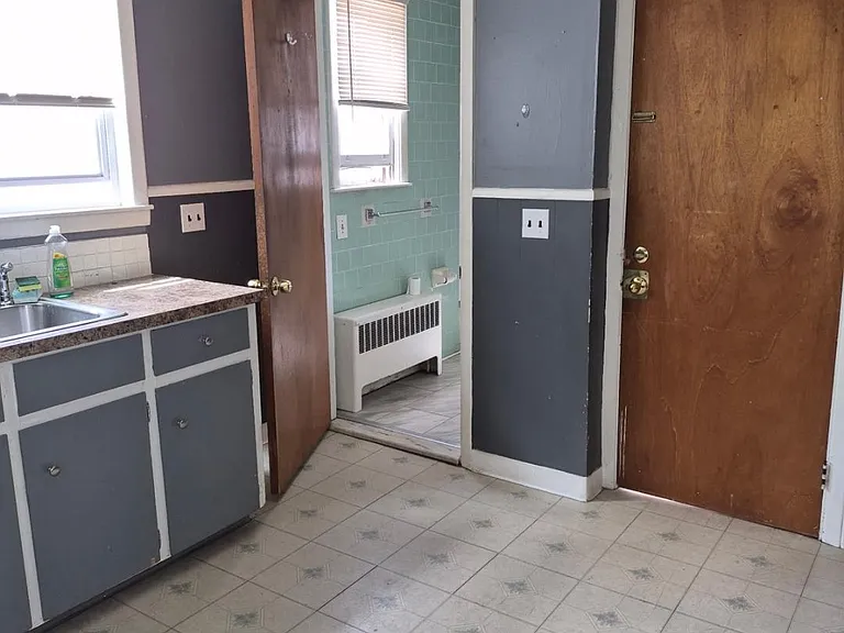 165 Greenwood St #1R — Photo 6