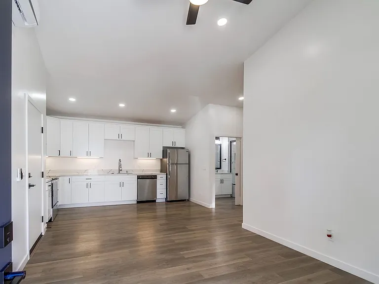 The Irving — Photo 45