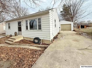 1203 S Vermont Ave, Mason City, IA 50401