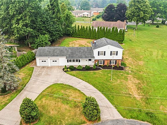 3rd image of 20 Cortland Cir