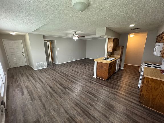 3rd image of 551 & 557 W Jefferson St #557