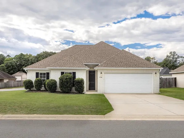 1748 Kenmore Dr, Benton, AR 72015