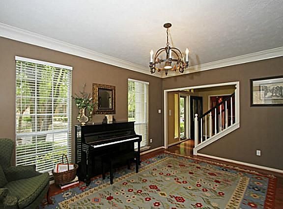 5th image of 2309 Honeylocust Dr