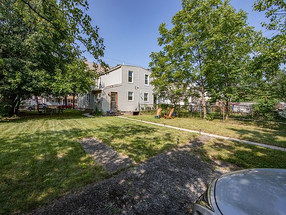 3rd image of 430 Beech St