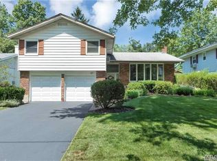 37 Sandy Hollow Rd, Port Washington, NY 11050