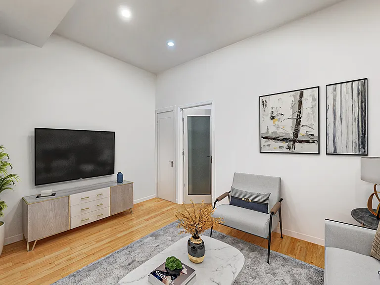 340 E 62nd St #7 — Photo 2