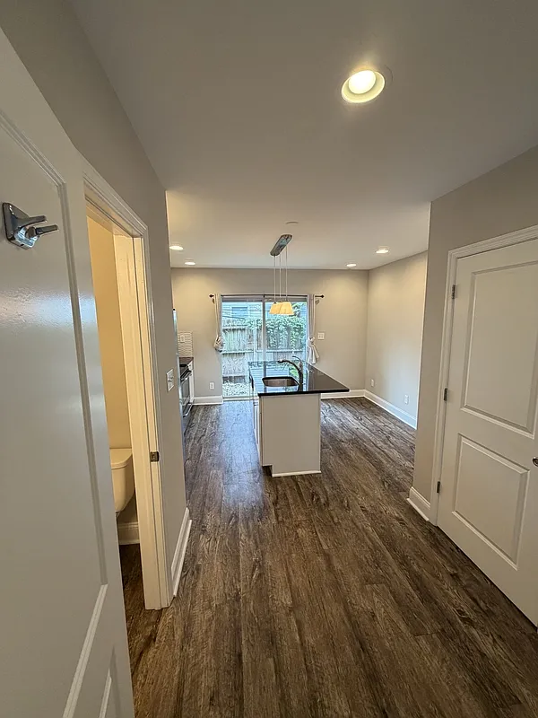 2 bed, 1.5 bath, $1,650 — Photo 3