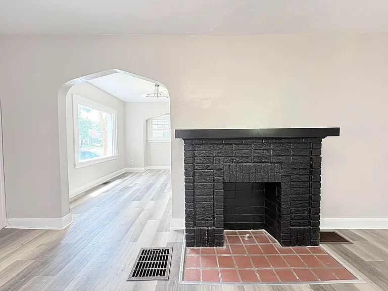 804 Alvison Rd — Photo 7