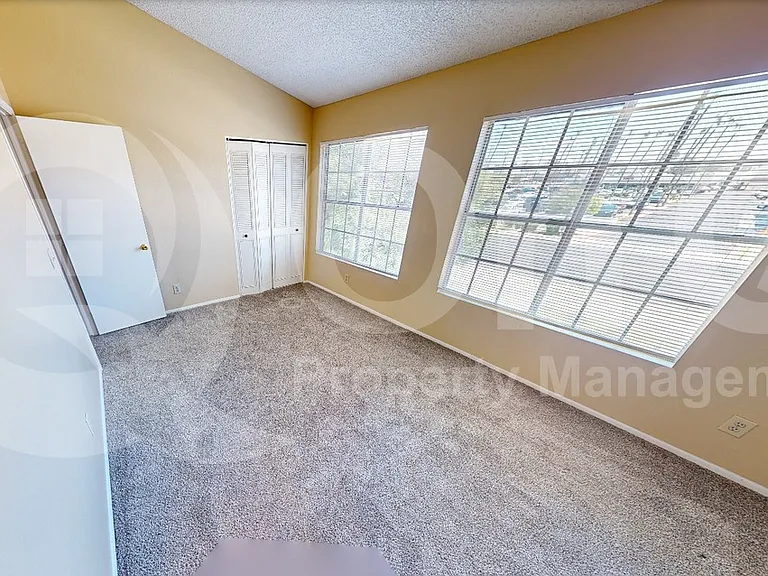 1970 N Hartford St #5 — Photo 10