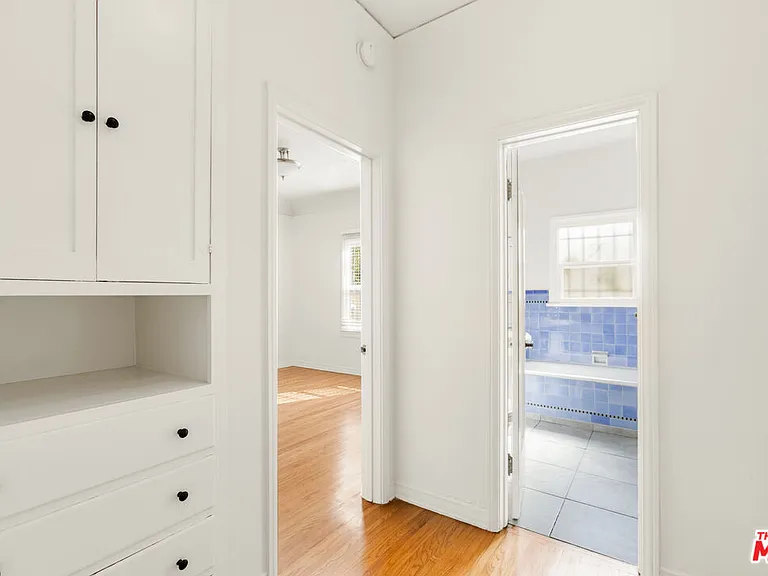 726 S Dunsmuir Ave — Photo 32