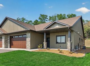 1092 Legend Ln, River Falls, WI 54022