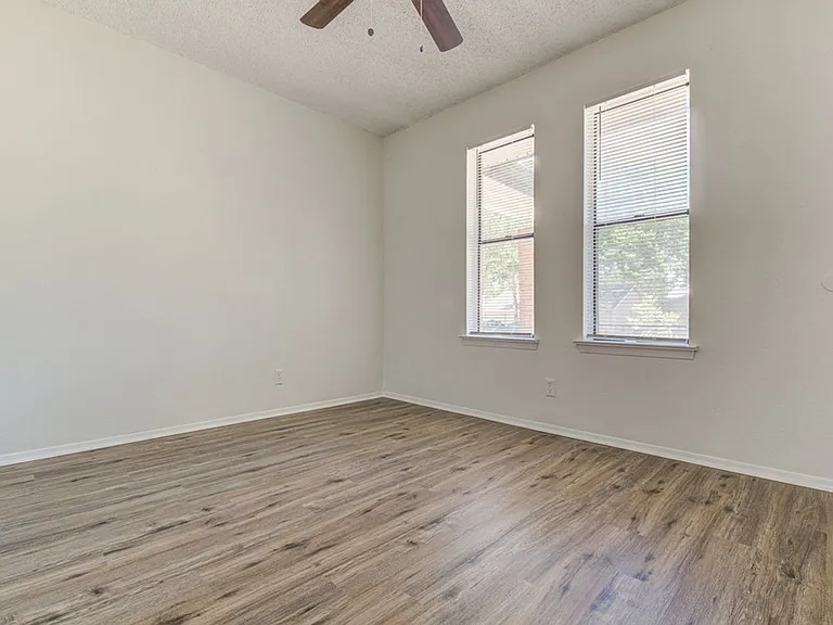 10105 Woodland Village Dr — Photo 9