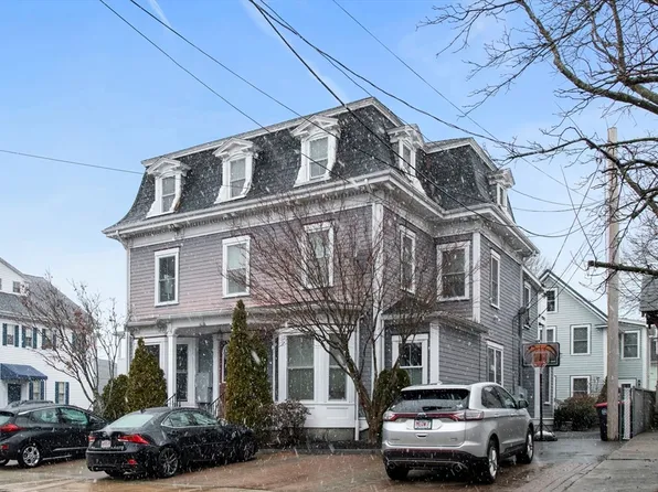 8 Common St APT 4, Stoneham, MA 02180