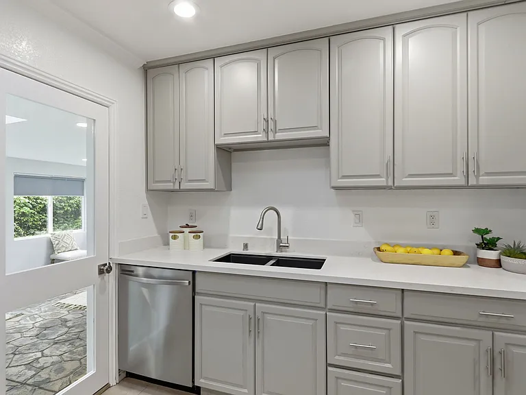 275 Beechnut Ave — Photo 11