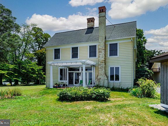 5th image of 2208 Horns Point Rd