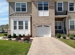 25 Clifford Circle, Somerset, NJ 08873