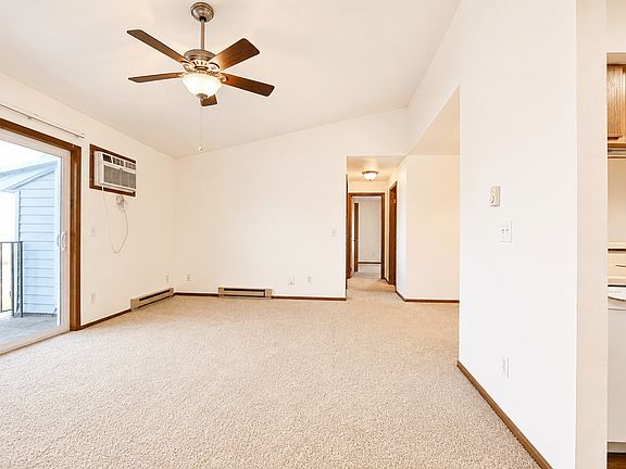 3rd image of 601 E Oak St #2