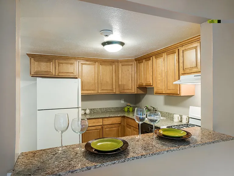 Bayside Country Club Apartments — Photo 45