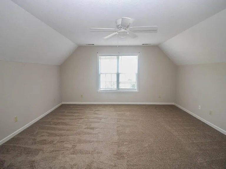 246 Farmington Dr W — Photo 40