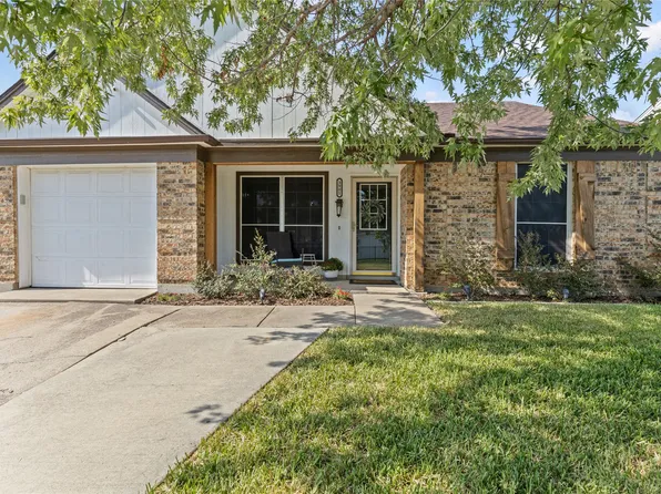 3901 Huckleberry Dr, Fort Worth, TX 76137