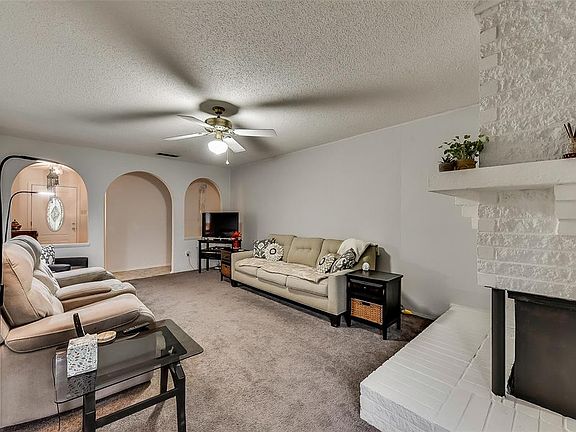 4th image of 2918 Bonanza Ln