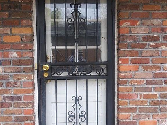 2nd image of 611 Alamo Dr