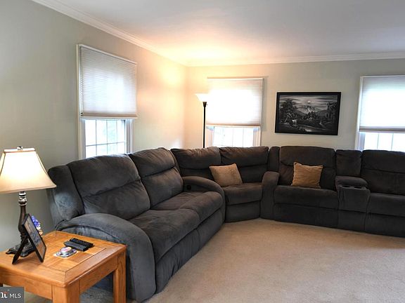 4th image of 305 Rolling Knoll Dr