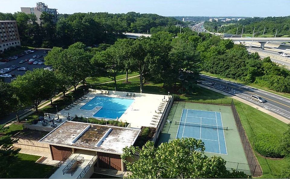 1st image of 1300 Army Navy Dr APT 829
