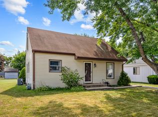 33 Woodbine Dr, Crystal Lake, IL 60014