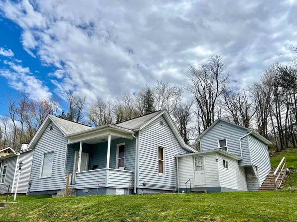 921 Lower West Boyd St, Grafton, WV 26354