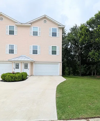 607 Creek Dr Photo 1