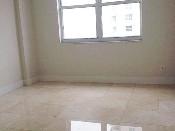 5th image of 770 Claughton Island Dr APT 914