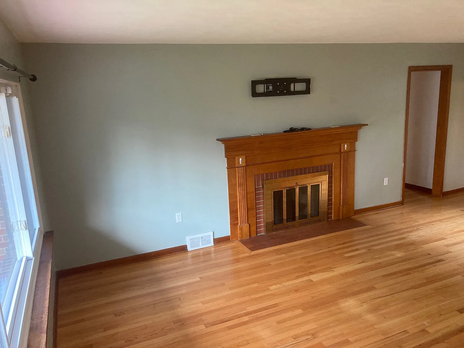 3 bed, 1344 sqft, $2,350 — Photo 3