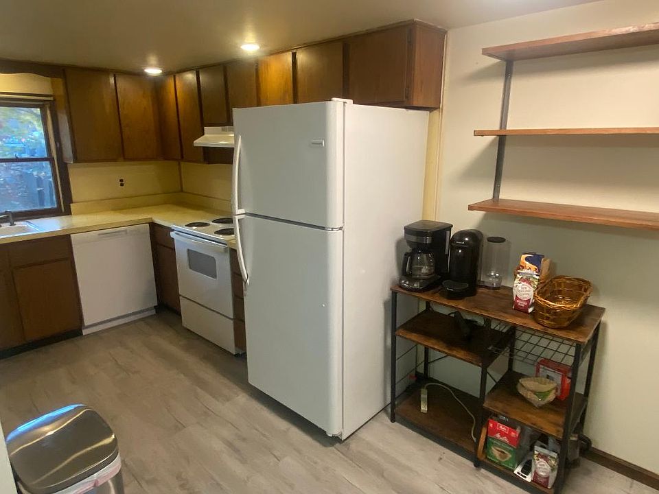 Dishwasher, stove and refrig included!