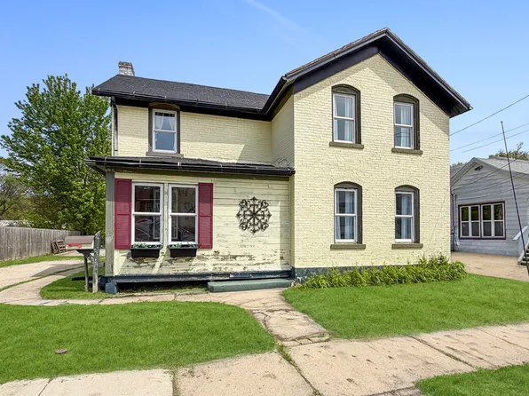 922 E Shawnee St, Freeport, IL 61032
