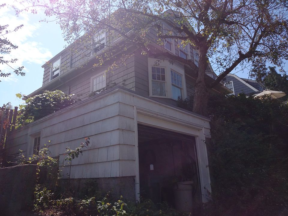 2nd image of 2107 NE 55th St