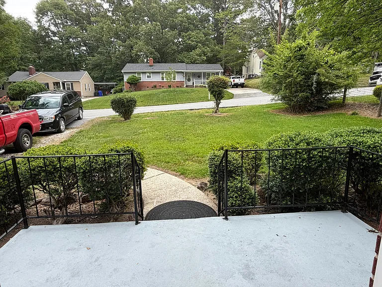102 Winthrop Ave — Photo 2
