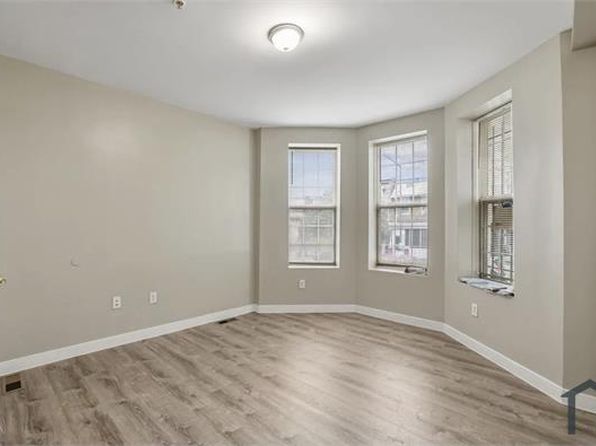 302 V St NE #2