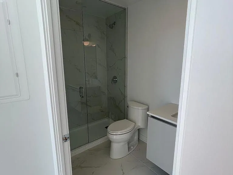 405 Dundas St W #104 — Photo 20