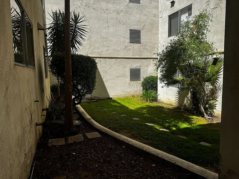 100 - Kimberly Apartments — Photo 30