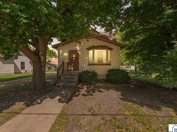 3rd image of 112 4th St S