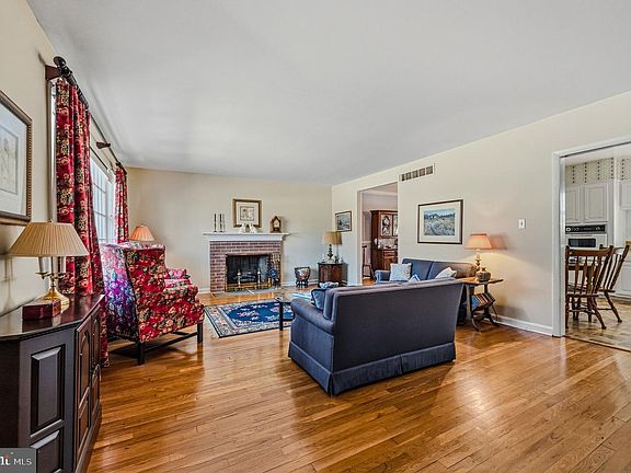 3rd image of 2414 Caney Rd